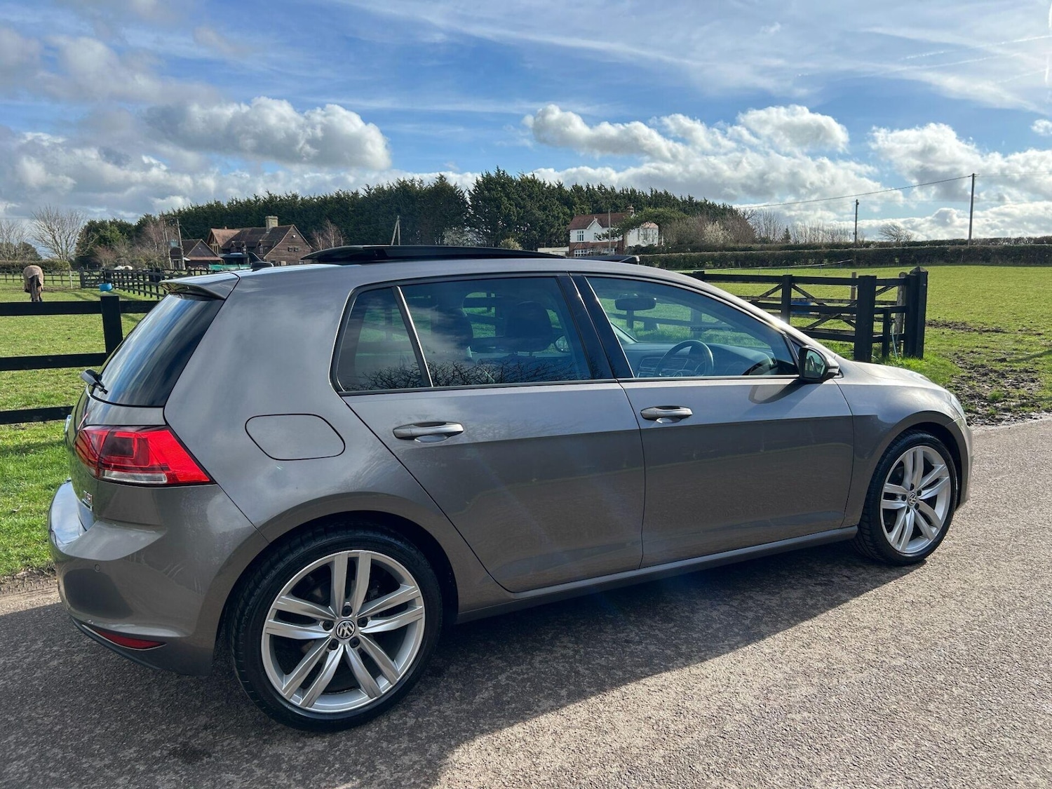 Used Volkswagen Golf 2016 for sale - 77649946: Photo 4