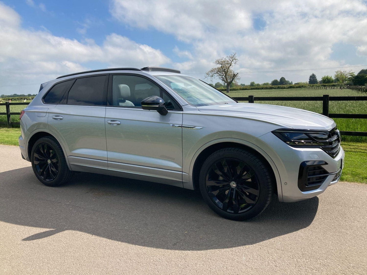 Used Volkswagen Touareg 2020 for sale - 77931028: Photo 2