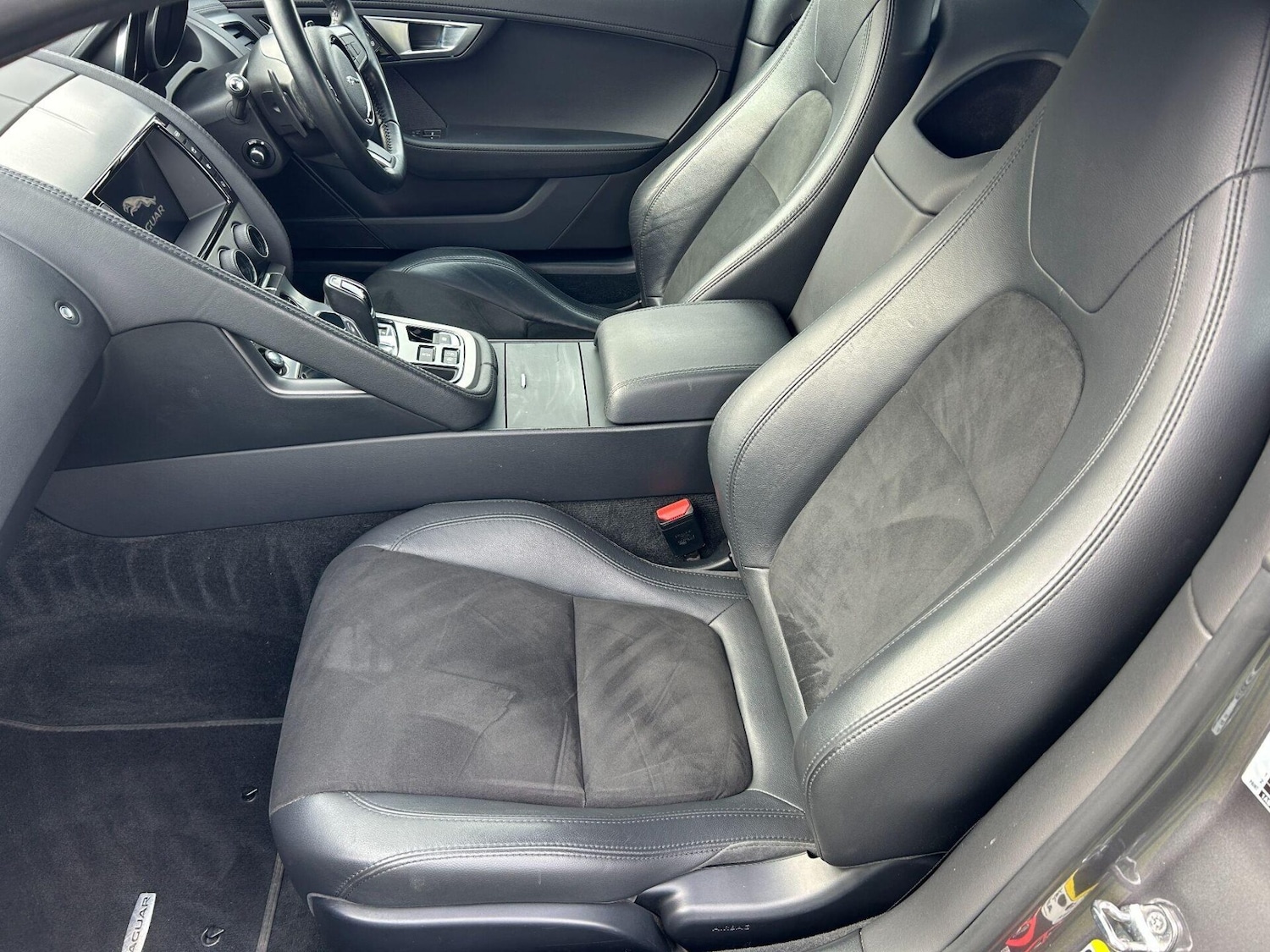 Used Jaguar F-Type 2015 for sale - 77168666: Photo 33