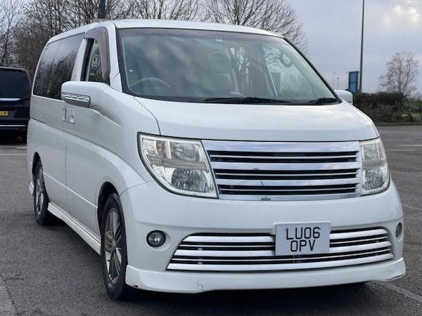 Used Nissan Elgrand for sale - 75034889: Photo 2