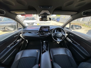 Used Toyota C-HR 2018 for sale - 79200660: Photo