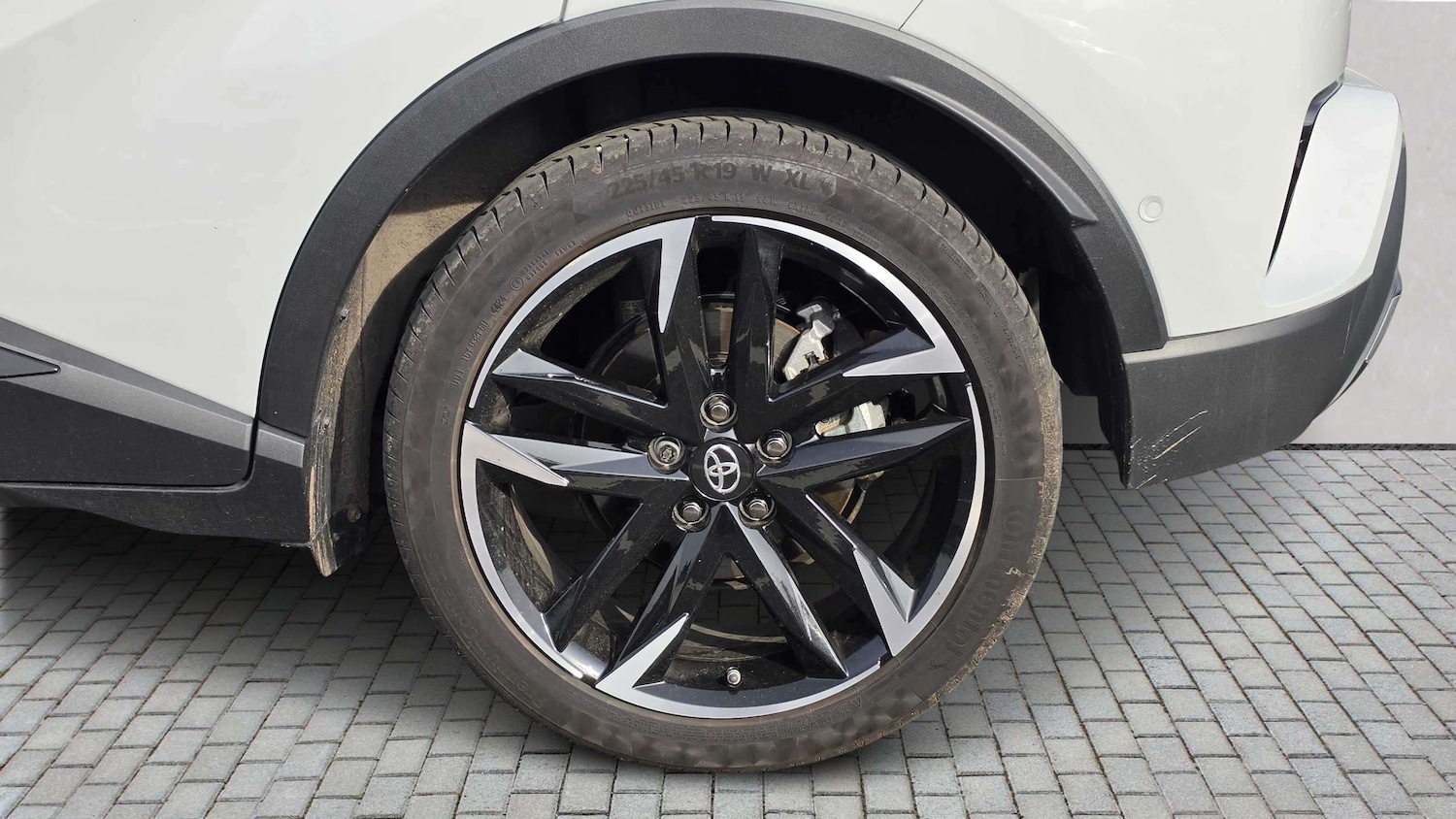 Used Toyota C-HR 2023 for sale - 77979540: Photo 2