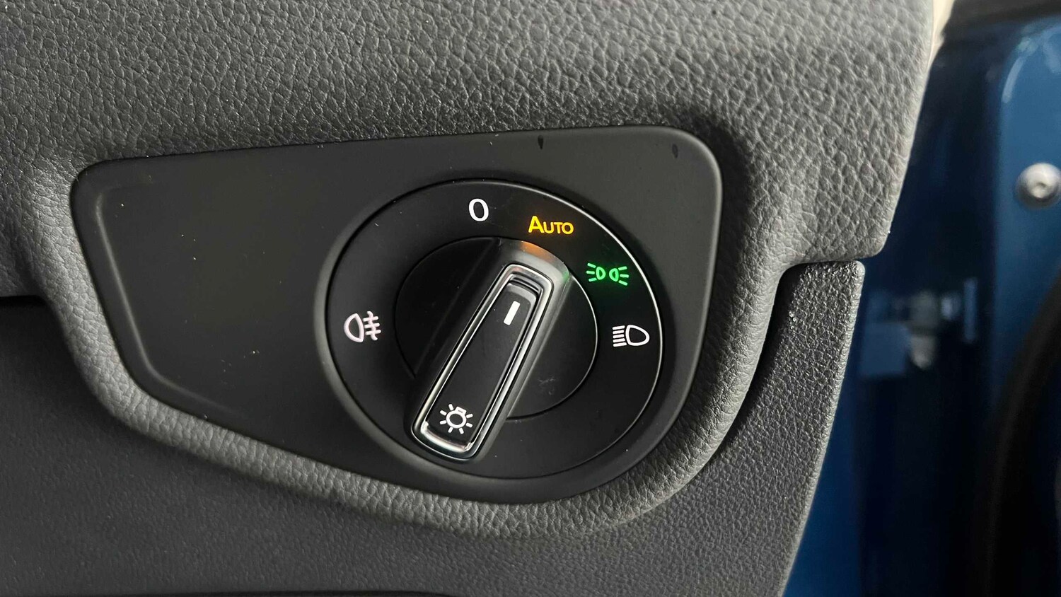 Used Volkswagen Touran for sale - 77862611: Photo 18