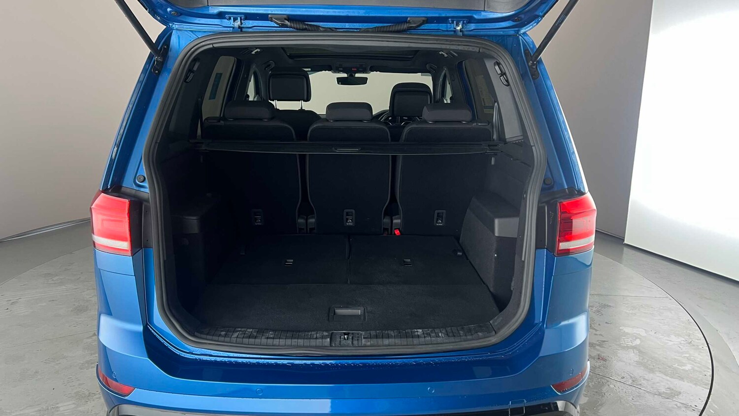 Used Volkswagen Touran for sale - 77862611: Photo 9