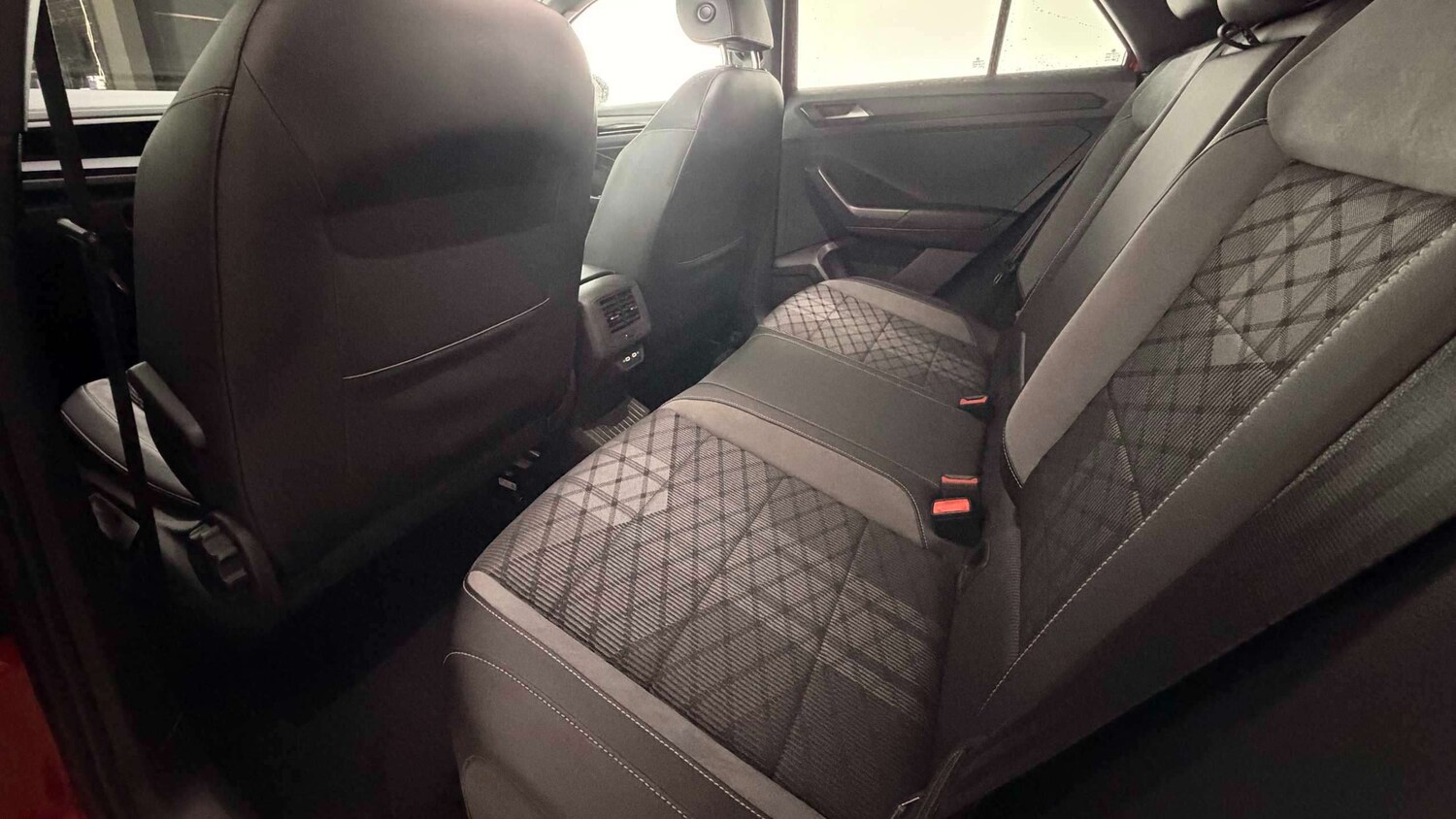 Used Volkswagen T-Roc for sale - 77860143: Photo 18