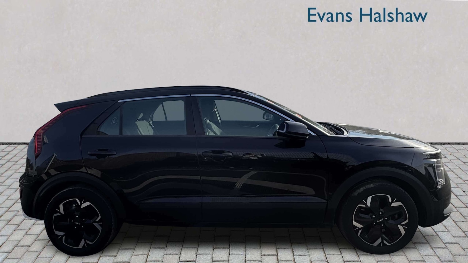 Used Kia Niro 2023 for sale - 77960820: Photo 2