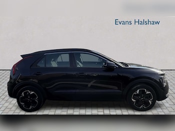 Used Kia Niro 2023 for sale - 77960820: Photo