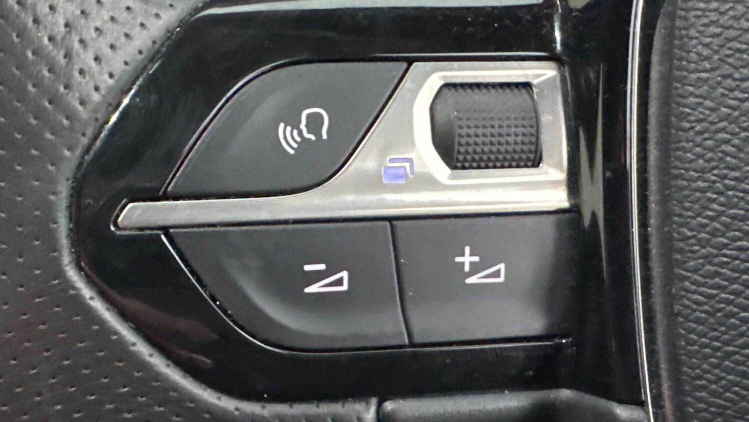 Used Peugeot 2008 2020 for sale - 77860121: Photo 12