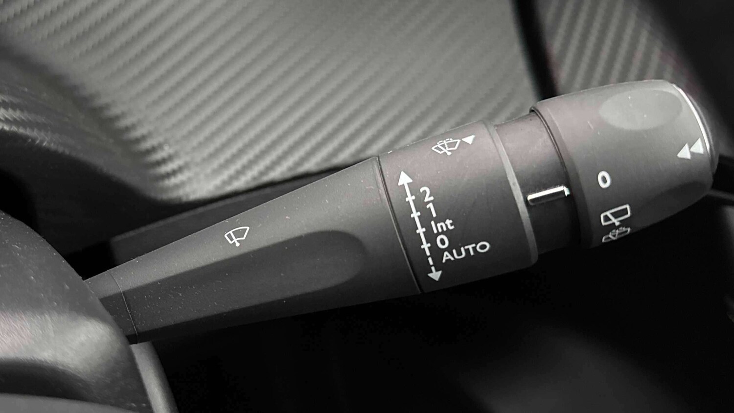 Used Peugeot 2008 2020 for sale - 77860121: Photo 15