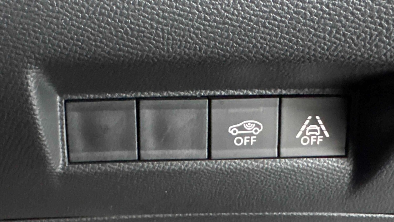 Used Peugeot 2008 2020 for sale - 77860121: Photo 21