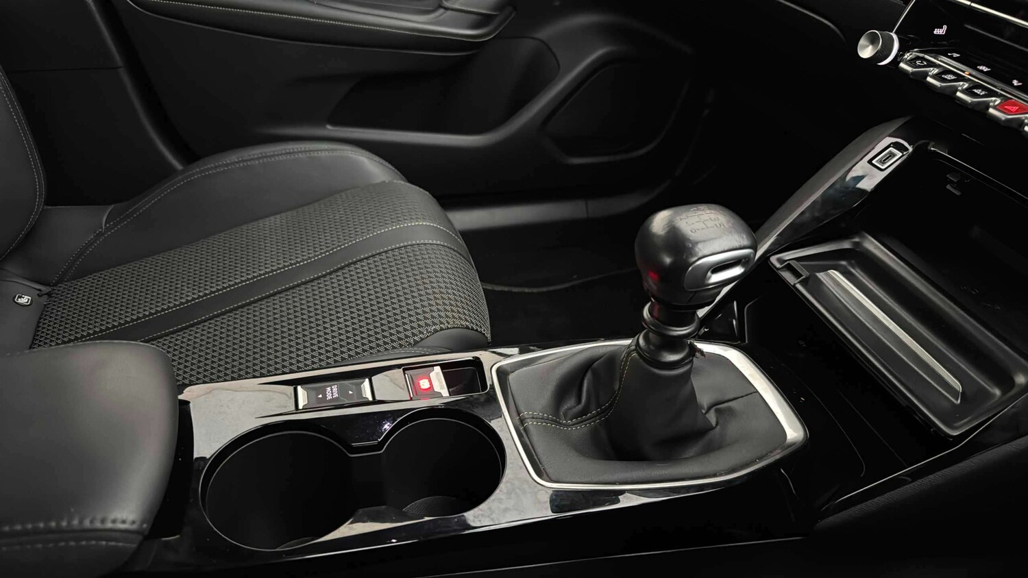 Used Peugeot 2008 2020 for sale - 77860121: Photo 26