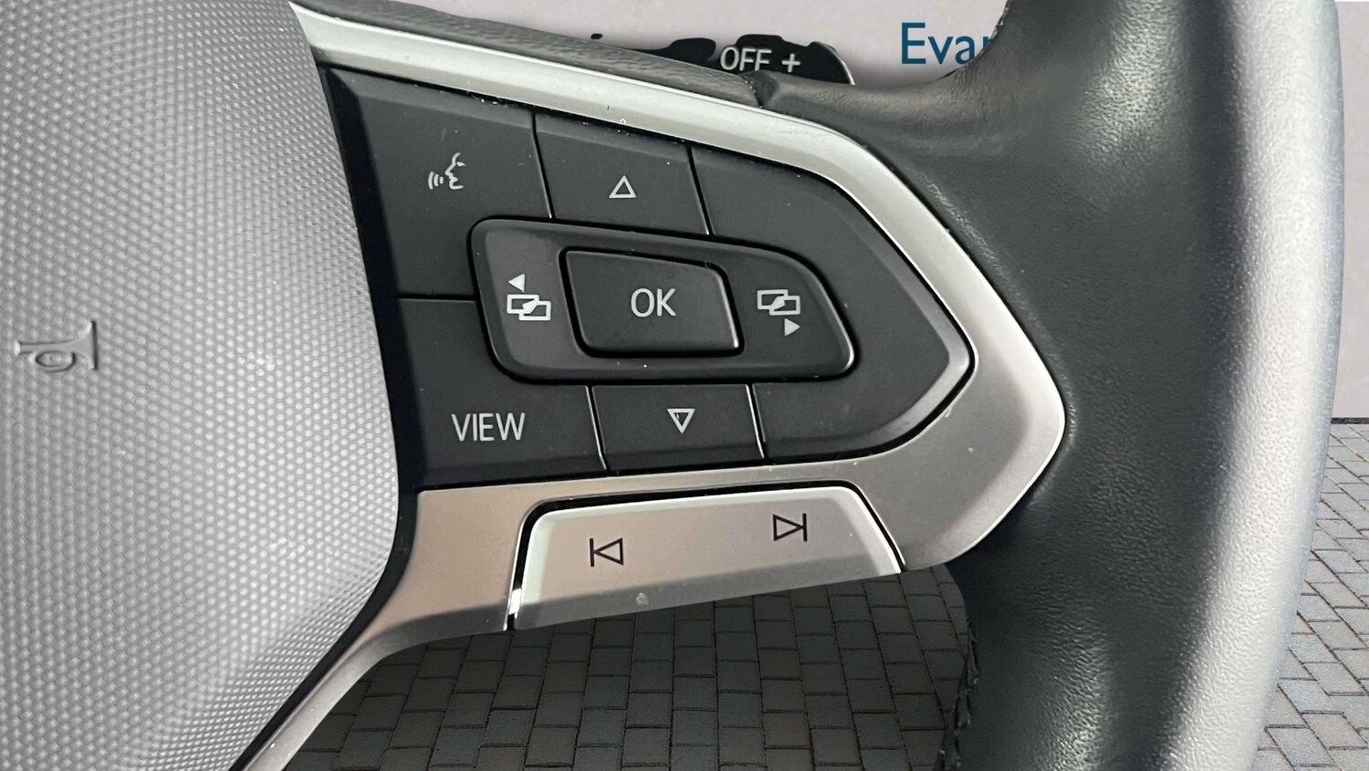 Used Volkswagen T-Roc for sale - 77862136: Photo 12