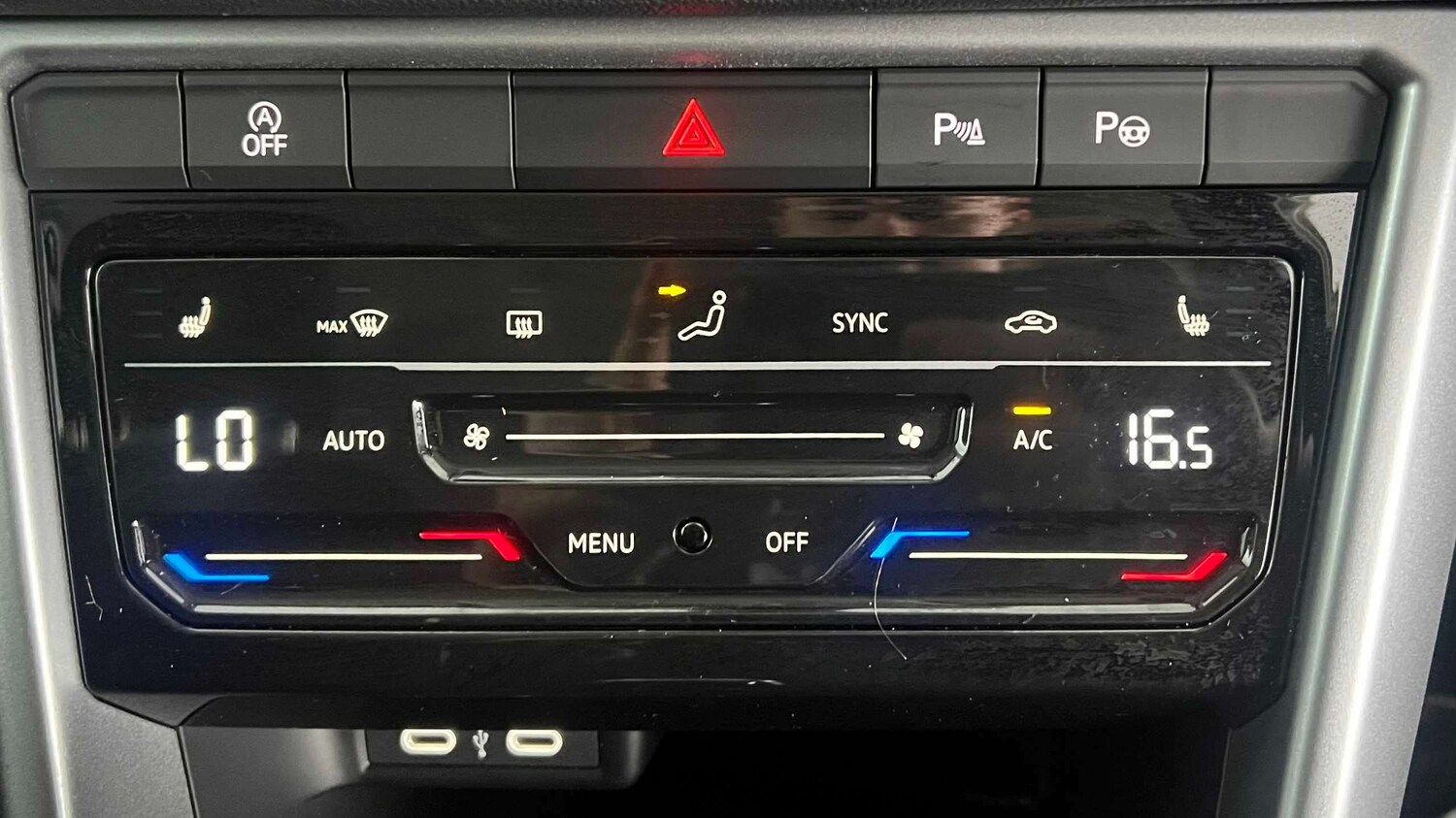 Used Volkswagen T-Roc for sale - 77862136: Photo 13