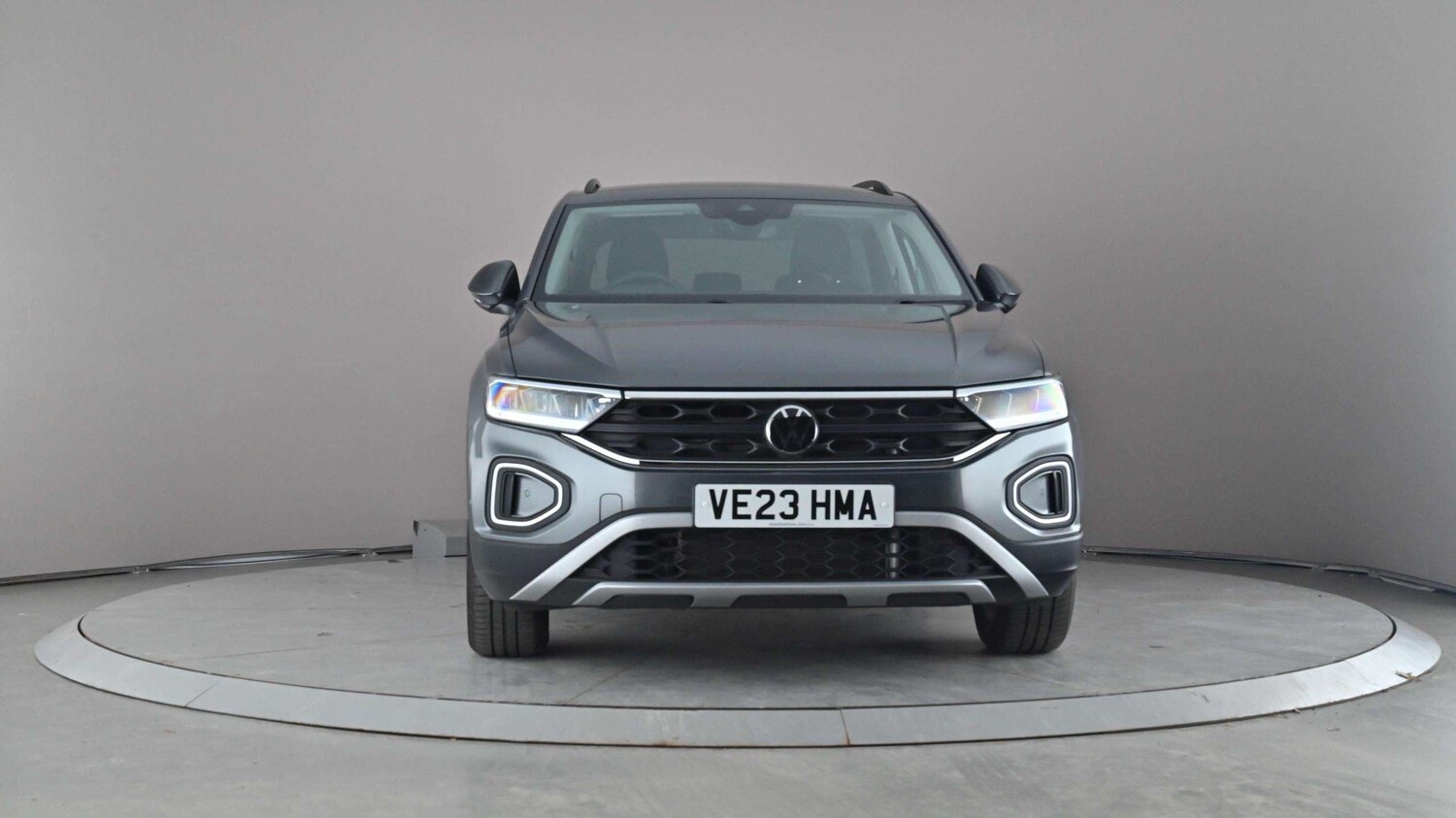 Used Volkswagen T-Roc for sale - 77862136: Photo 2