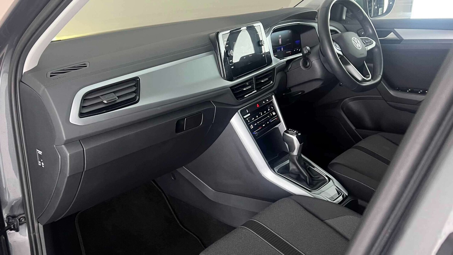 Used Volkswagen T-Roc for sale - 77862136: Photo 27