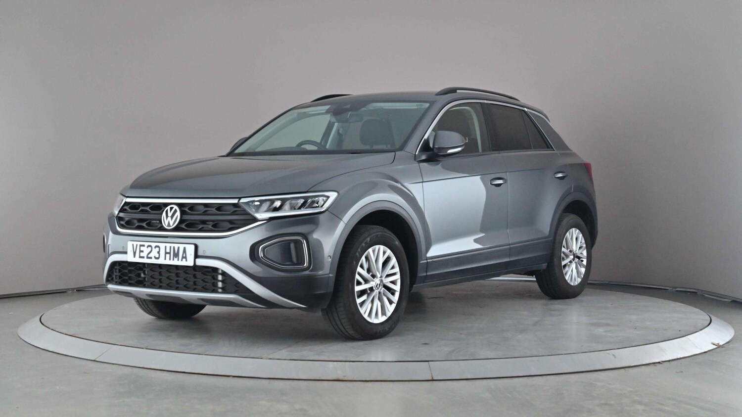 Used Volkswagen T-Roc for sale - 77862136: Photo 3