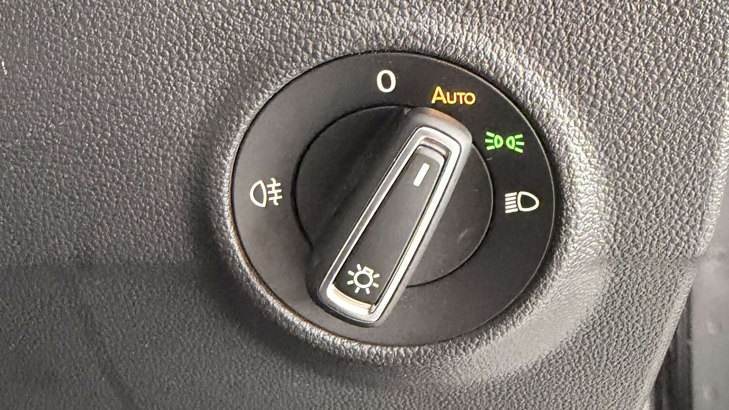 Used Volkswagen T-Roc for sale - 77861586: Photo 21