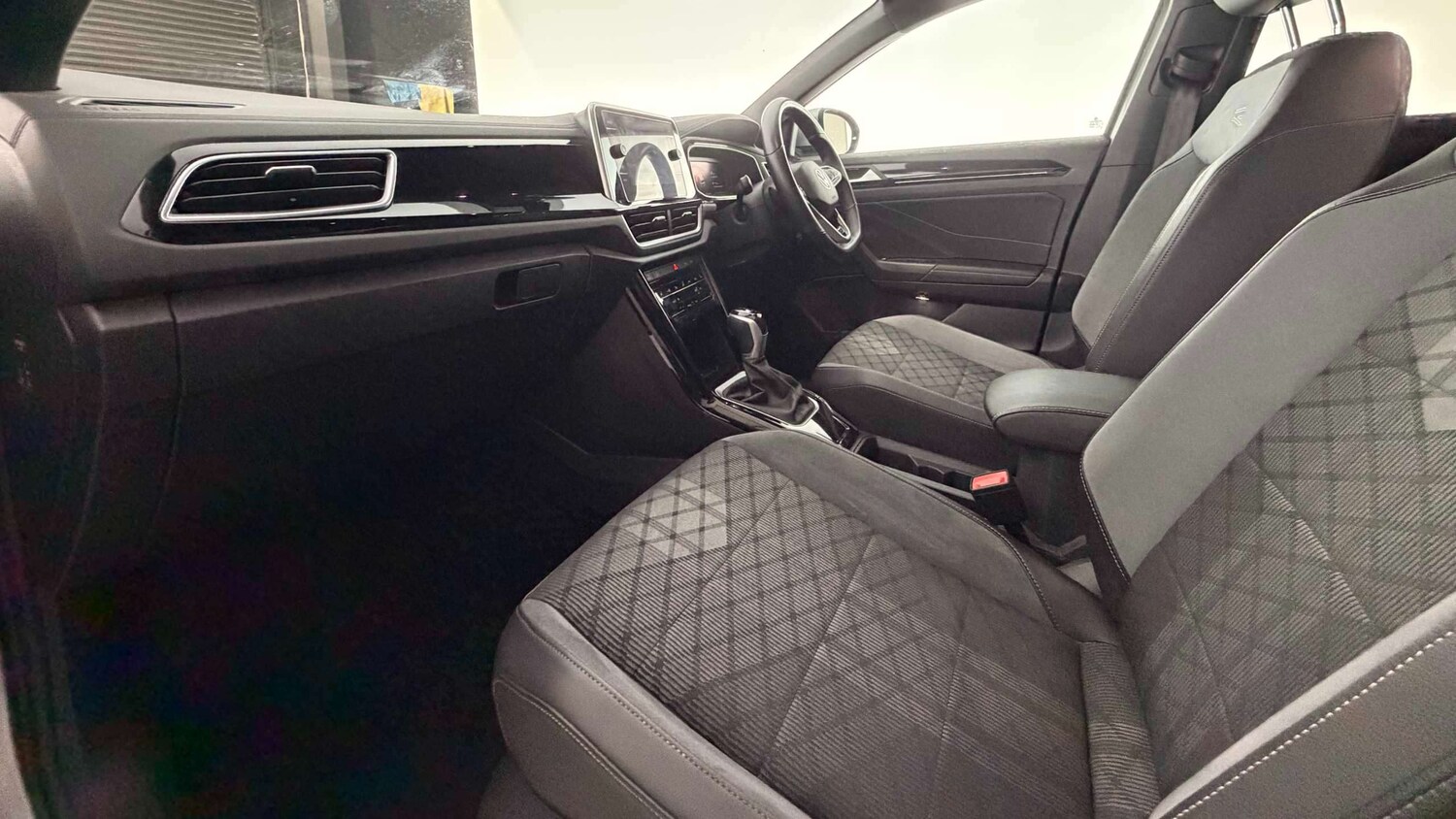 Used Volkswagen T-Roc for sale - 77861586: Photo 24