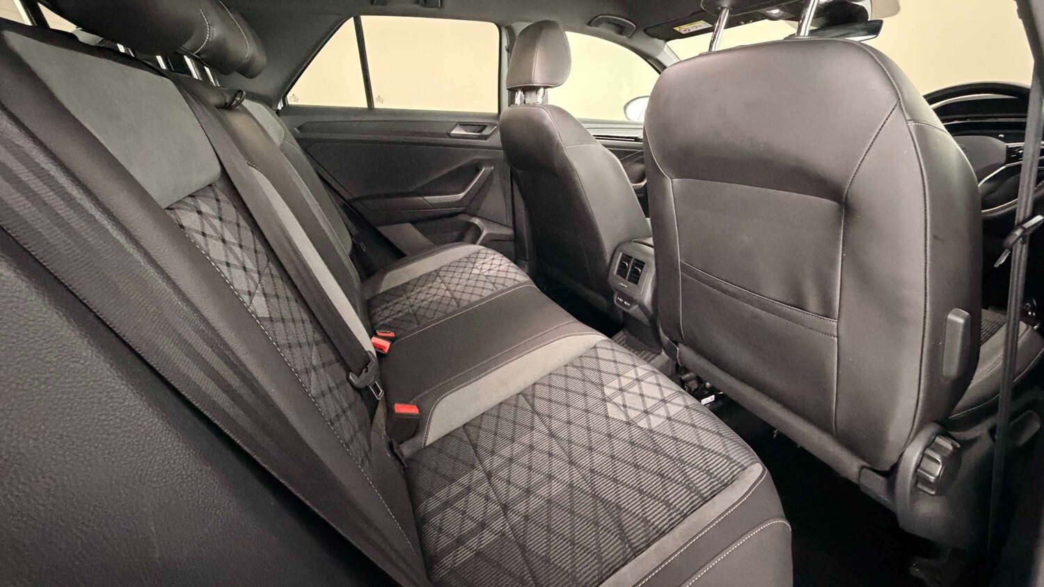 Used Volkswagen T-Roc 2022 for sale - 77972912: Photo 22