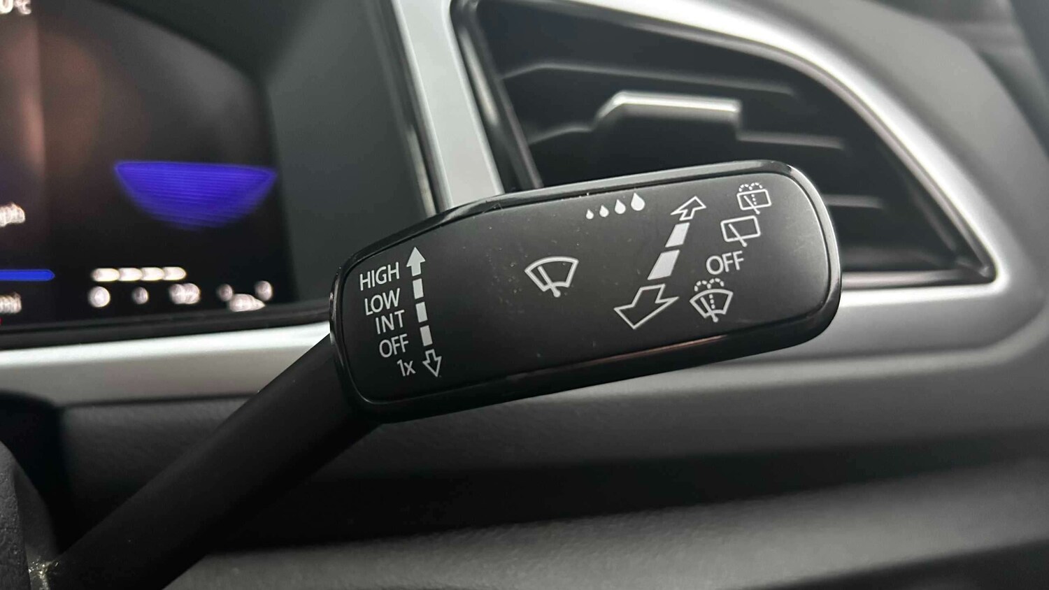 Used Volkswagen T-Roc 2023 for sale - 77857834: Photo 13