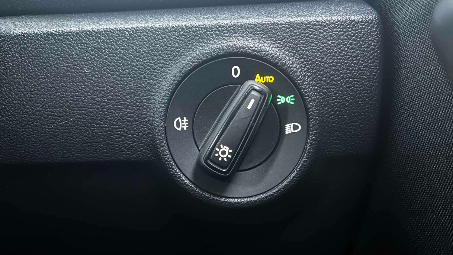 Used Volkswagen T-Roc 2023 for sale - 77857834: Photo 19