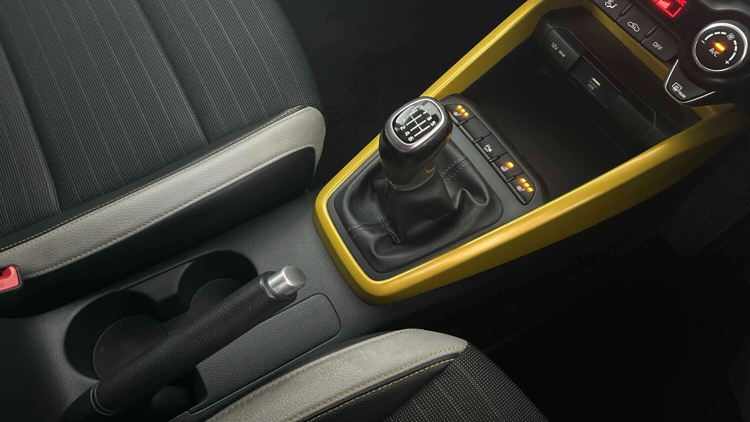 Used Kia Stonic for sale - 77859213: Photo 18