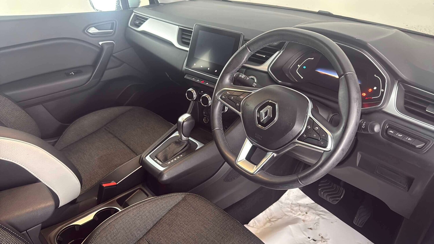Used Renault Captur for sale - 77861270: Photo 10