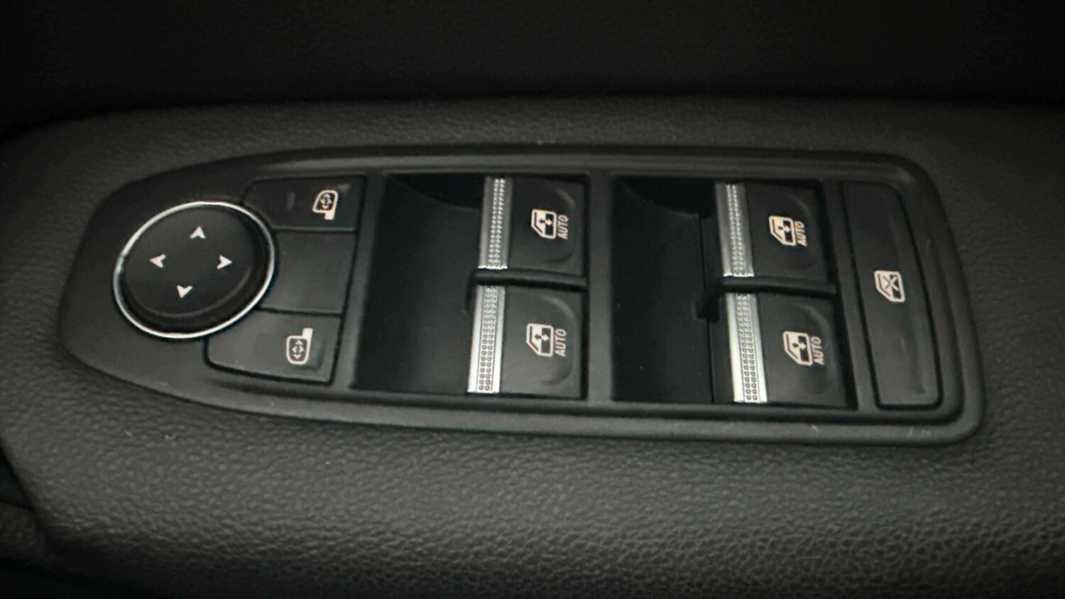 Used Renault Captur for sale - 77861270: Photo 20