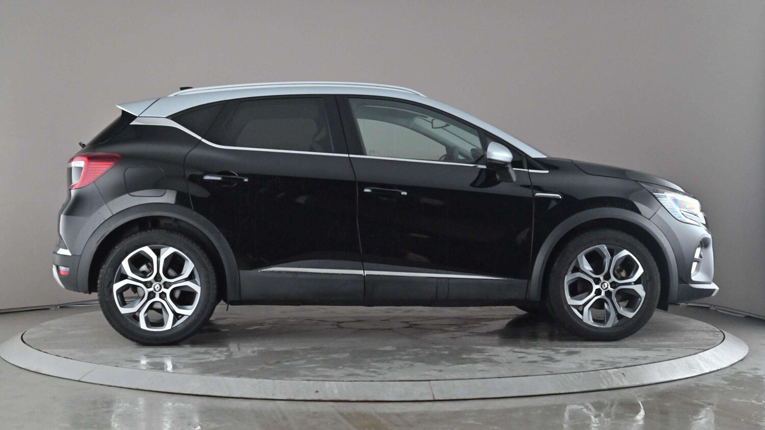 Used Renault Captur for sale - 77861270: Photo 8