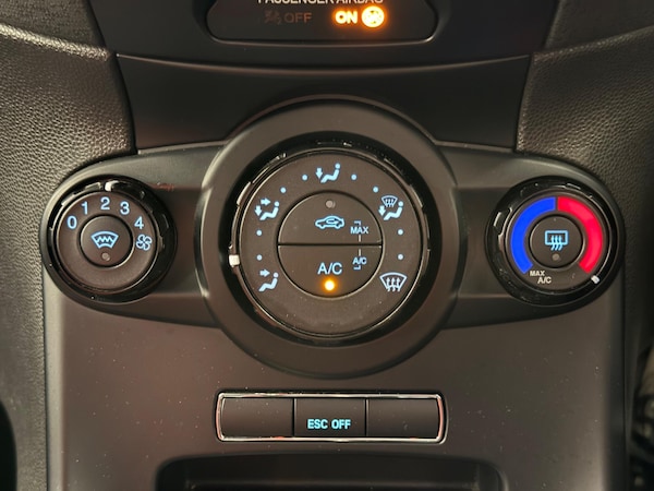 Used Ford Fiesta 2015 for sale - 76026540: Photo 16