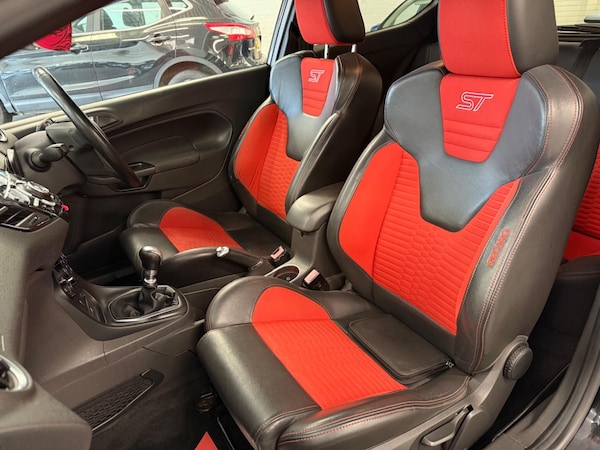 Used Ford Fiesta 2015 for sale - 76026540: Photo 31