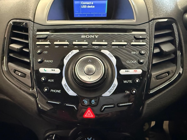 Used Ford Fiesta 2015 for sale - 76026540: Photo 32