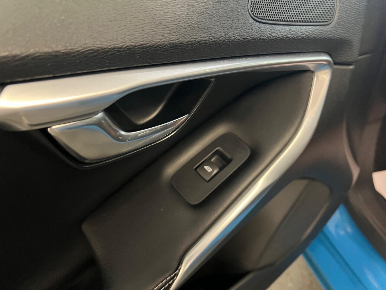 Used Volvo V40 2015 for sale - 76997779: Photo 14