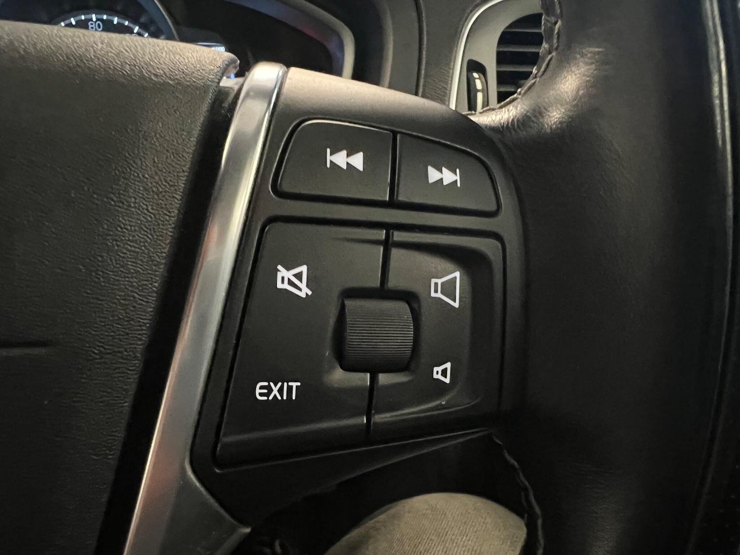 Used Volvo V40 2015 for sale - 76997779: Photo 18