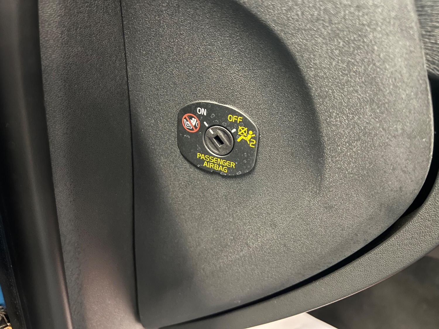 Used Volvo V40 2015 for sale - 76997779: Photo 36