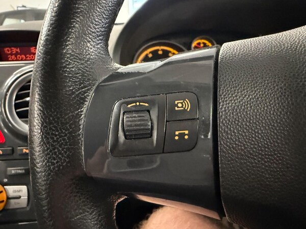 Used Vauxhall Corsa 2011 for sale - 76085355: Photo 19