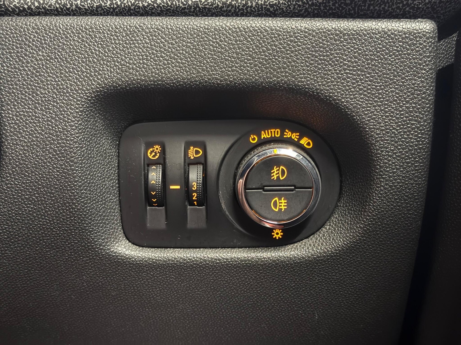 Used Vauxhall Corsa 2011 for sale - 76085355: Photo 22