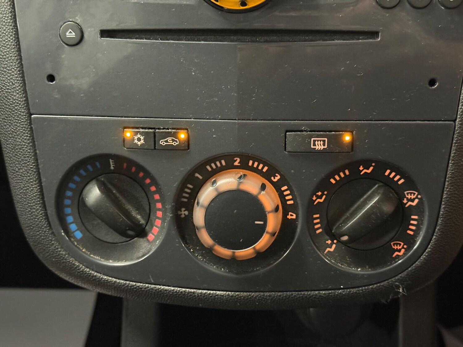 Used Vauxhall Corsa 2011 for sale - 76085355: Photo 23