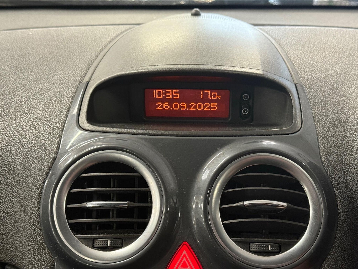 Used Vauxhall Corsa 2011 for sale - 76085355: Photo 32