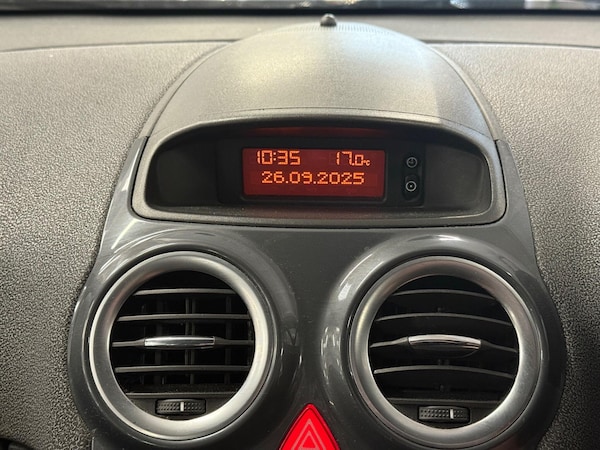 Used Vauxhall Corsa 2011 for sale - 76085355: Photo 32
