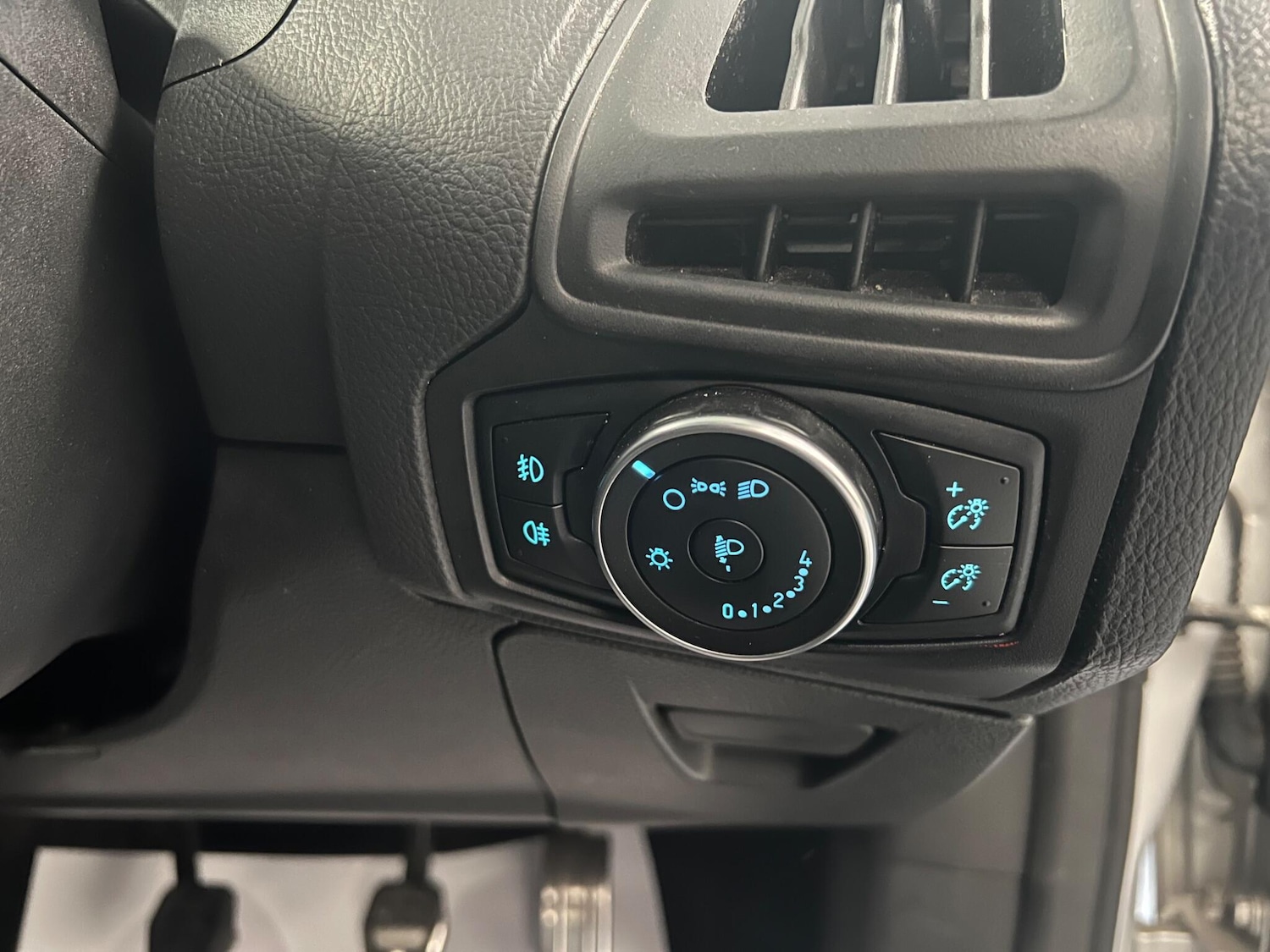 Used Ford Focus 2017 for sale - 76592385: Photo 13