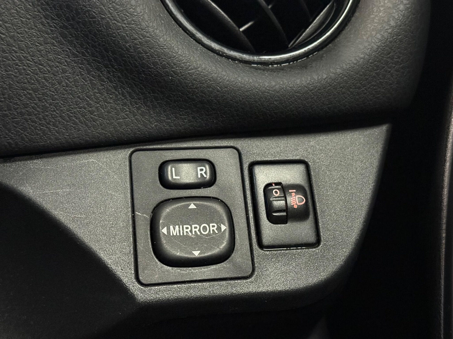 Used Toyota Yaris 2016 for sale - 77108855: Photo 20