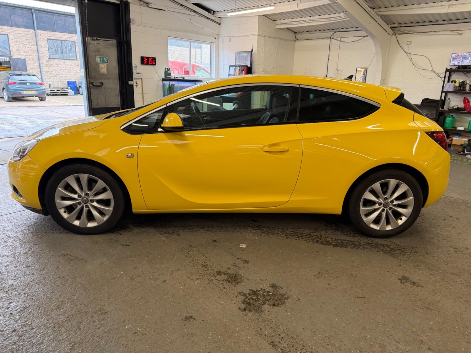 Used Vauxhall Astra GTC 2013 for sale - 77550159: Photo 5