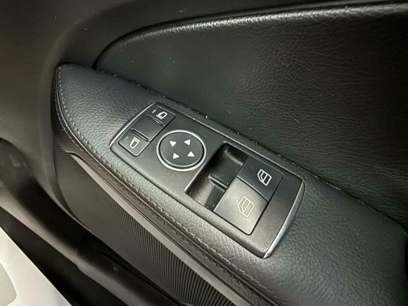 Used Mercedes-Benz SLK 2012 for sale - 76987914: Photo 22