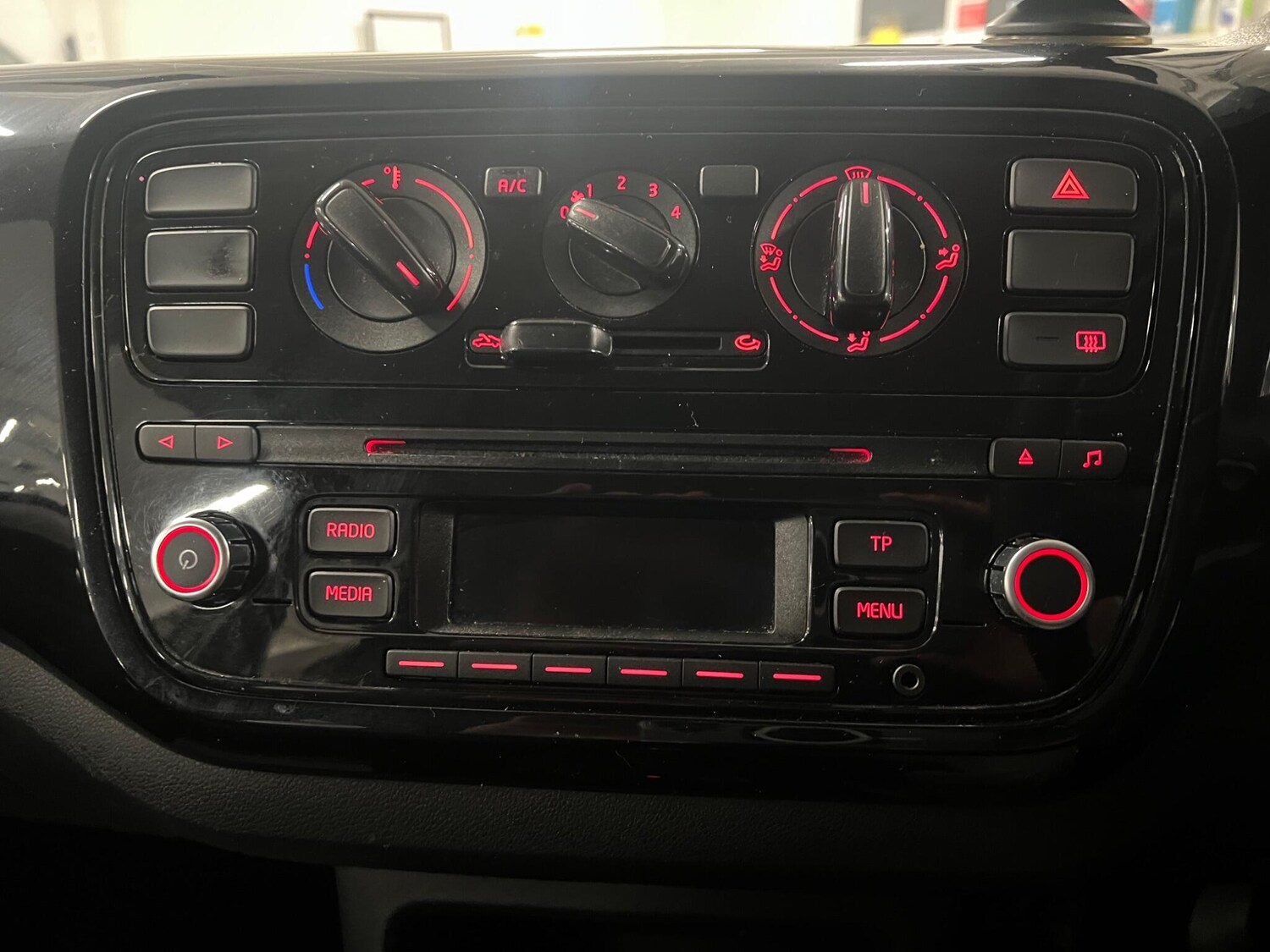 Used Volkswagen up! 2015 for sale - 76584418: Photo 22