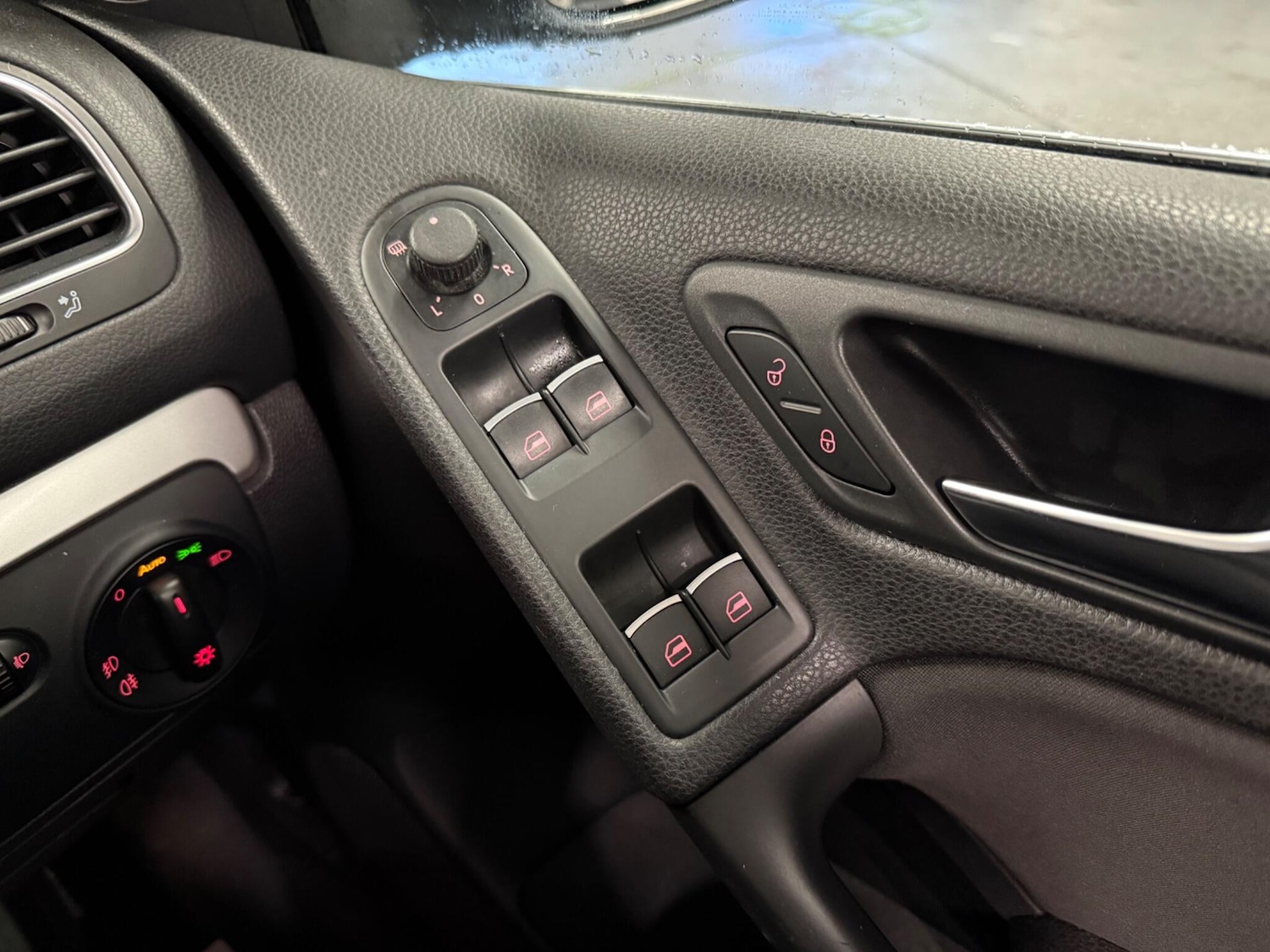 Used Volkswagen Golf 2011 for sale - 76607748: Photo 19