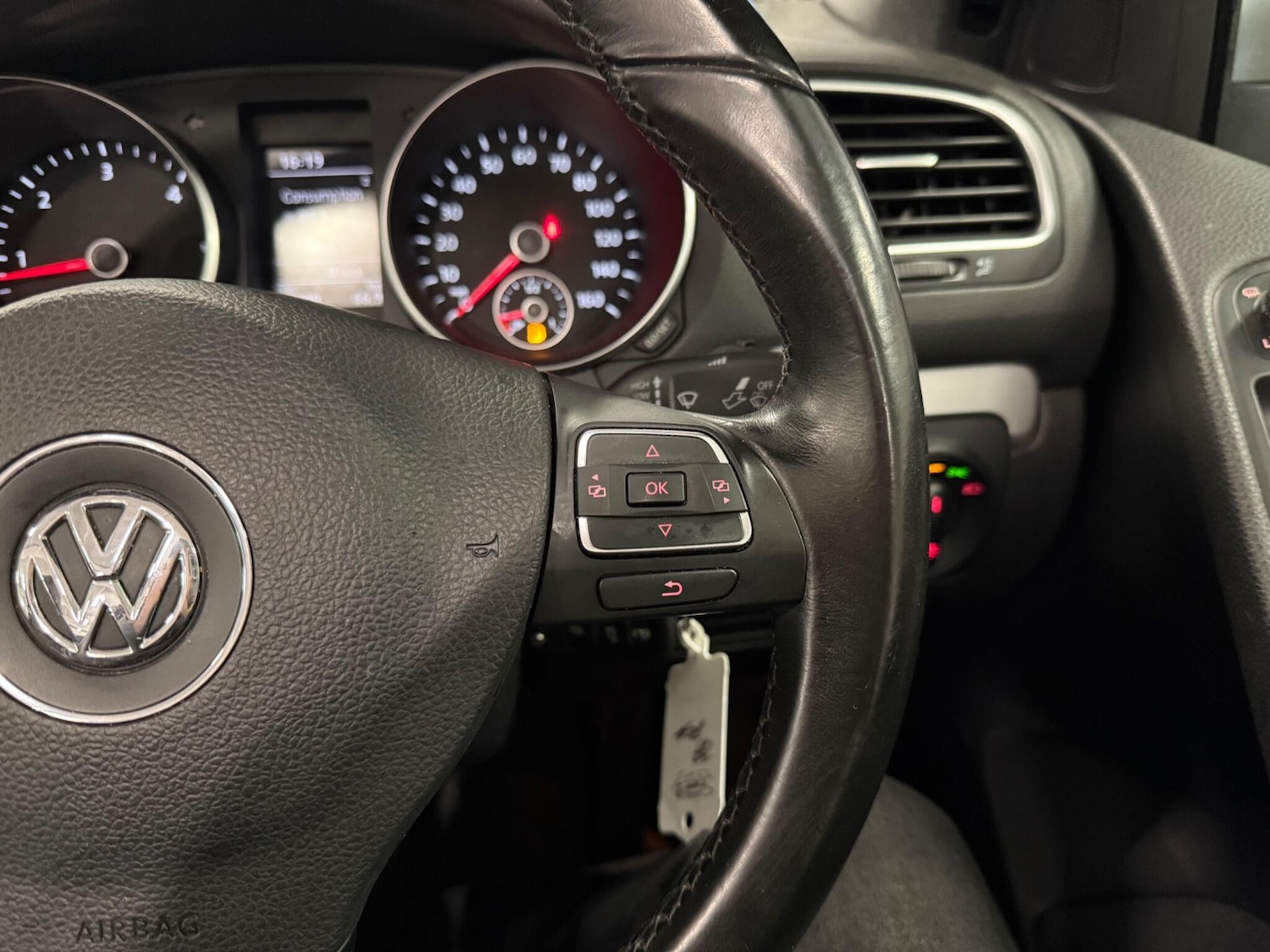 Used Volkswagen Golf 2011 for sale - 76607748: Photo 32