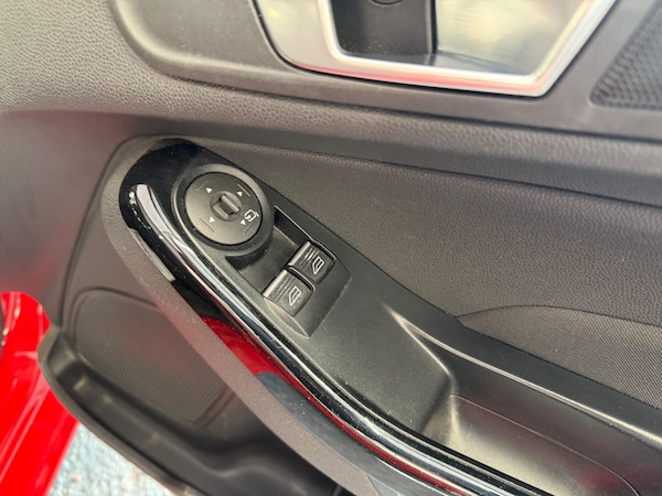 Used Ford Fiesta 2015 for sale - 75669989: Photo 9