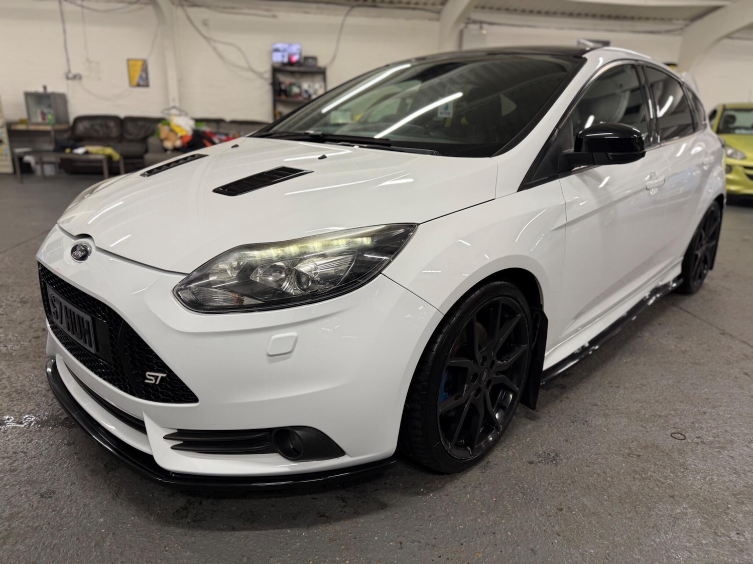 Used Ford Focus 2013 for sale - 76422789: Photo 2