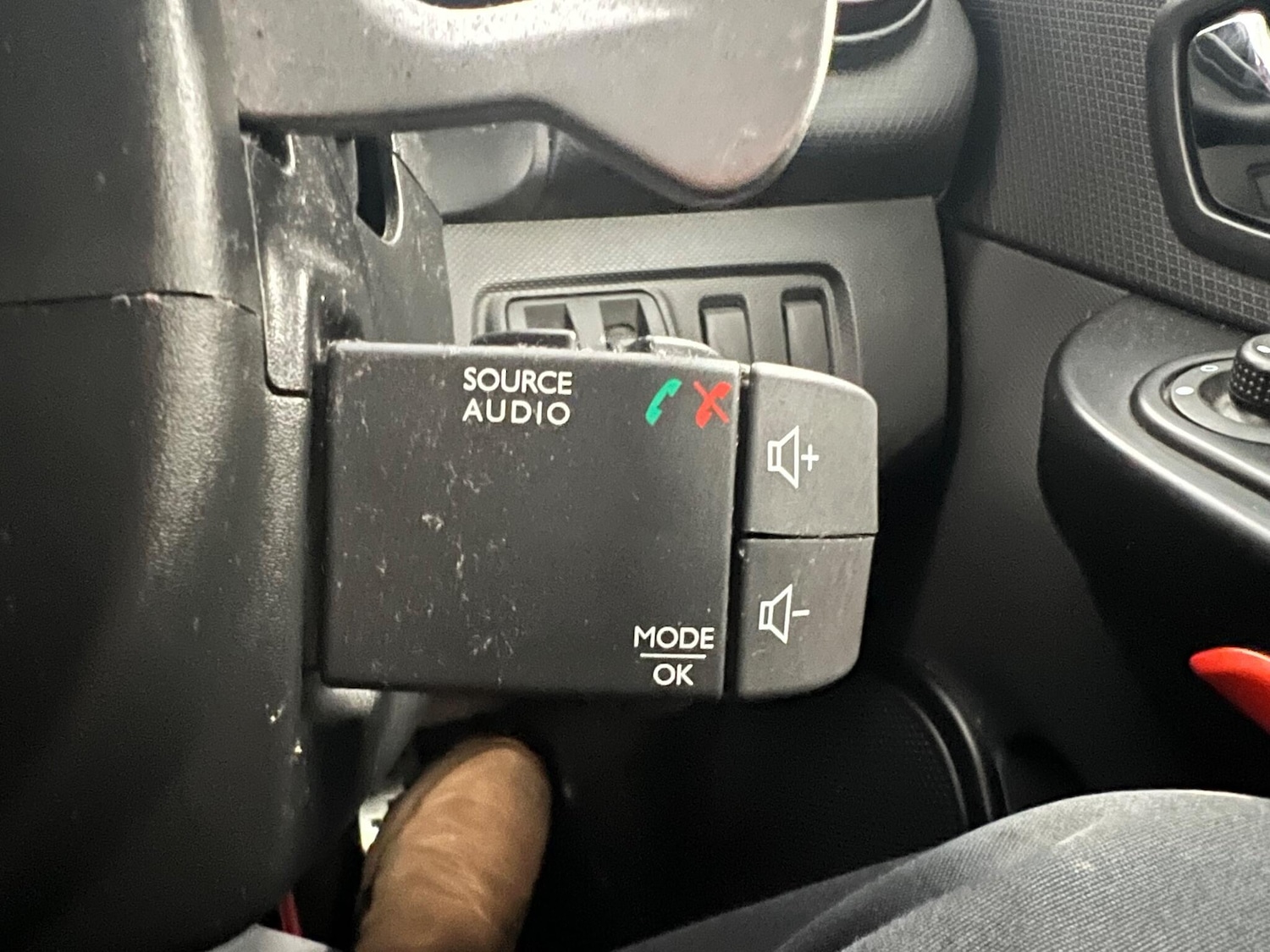 Used Renault Clio 2014 for sale - 77230209: Photo 16